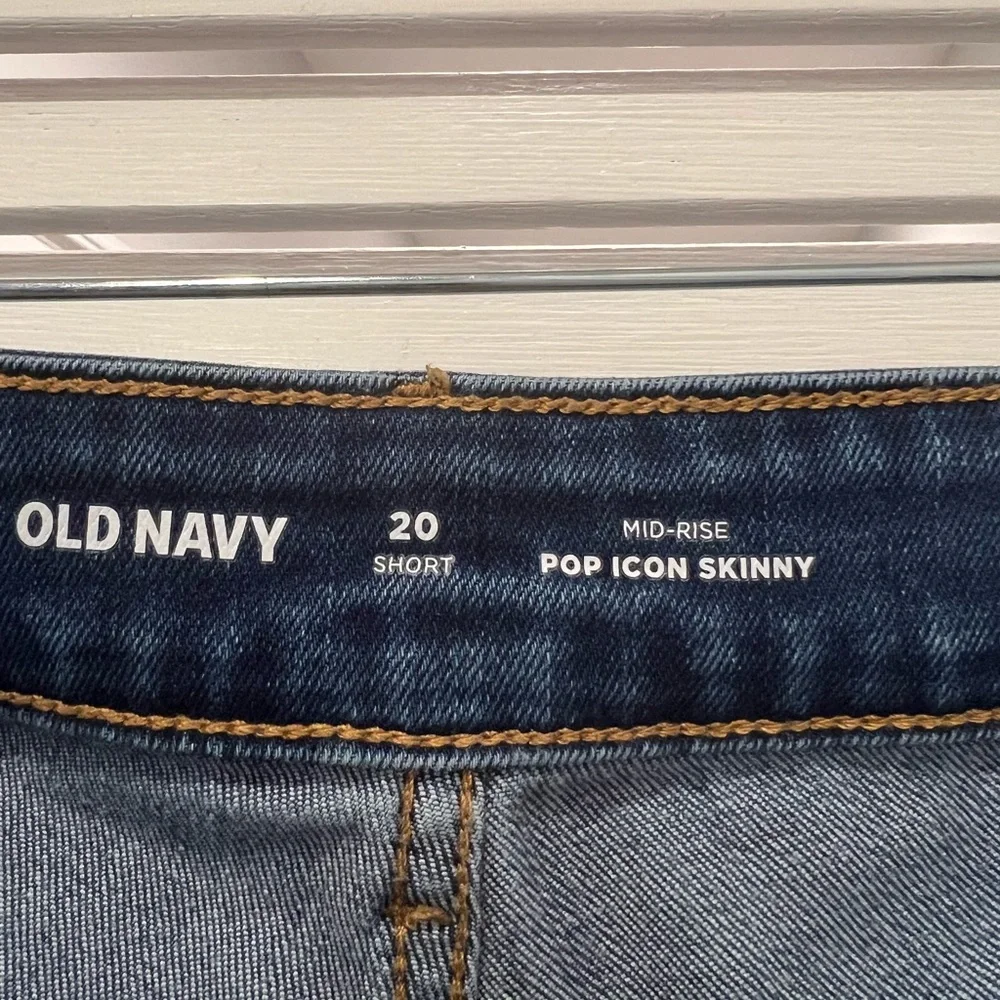 Old Navy Mid-Rise Skinny Ripped Jeans 22 Short - Picture 4 of 7